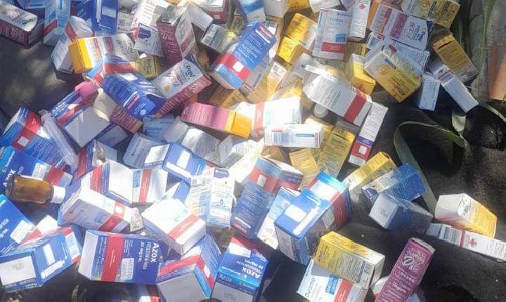Guarda Civil apreende cerca de 2 mil caixas de medicamentos descartados irregularmente na Estrada das Pitas