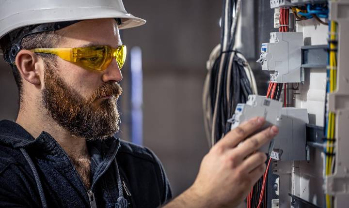 Instituto Federal de Cotia tem inscrições abertas para curso gratuito de eletricista predial