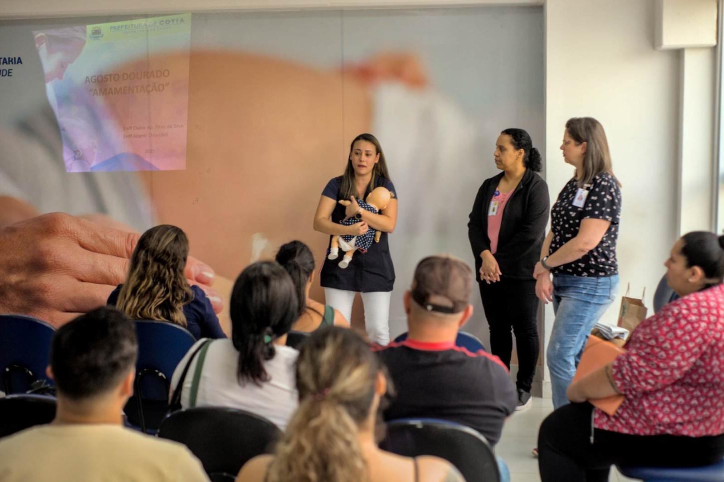 Agosto Dourado: Clínica da Mulher recebe palestra sobre aleitamento materno