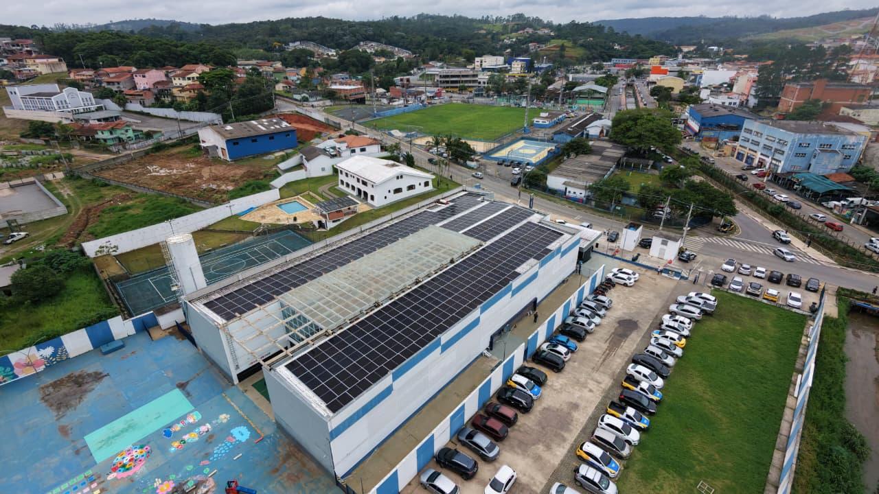 Prefeitura inaugura usina solar e vai economizar R$ 4 milhões dos cofres públicos