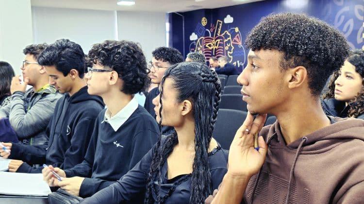 Programa BEEM amplia vagas de estágio em Cotia