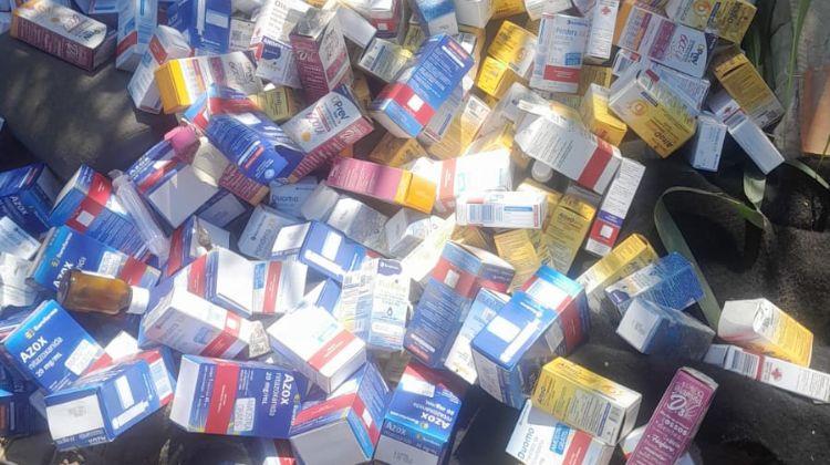 Guarda Civil apreende cerca de 2 mil caixas de medicamentos descartados irregularmente na Estrada das Pitas